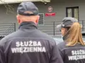 Służba Więzienna nadzoruje elektroniczna kontrola miejsca pobytu.