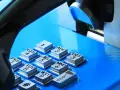 Klawiatura telefonu z cyframi i literami. Czy można dzwonić do aresztu śledczego?