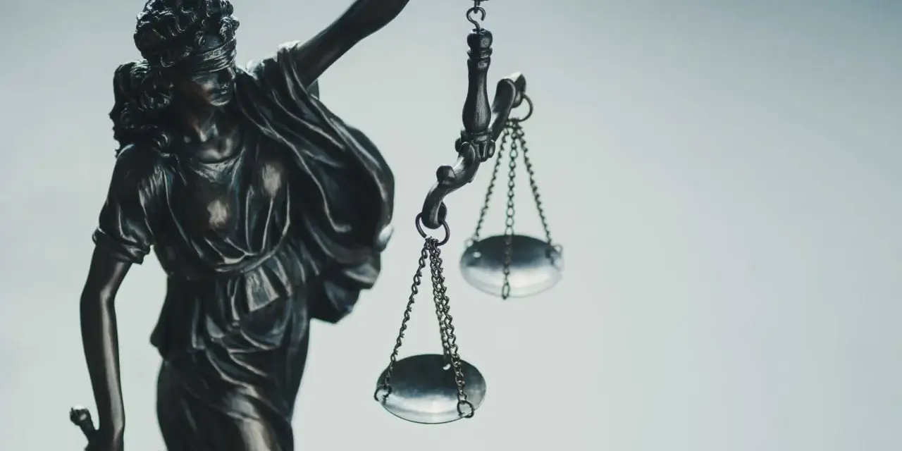 Temida z wagą i mieczem, symbol sprawiedliwości. Może posłużyć jako wzór prośby o ułaskawienie bezpośrednio do prezydenta.