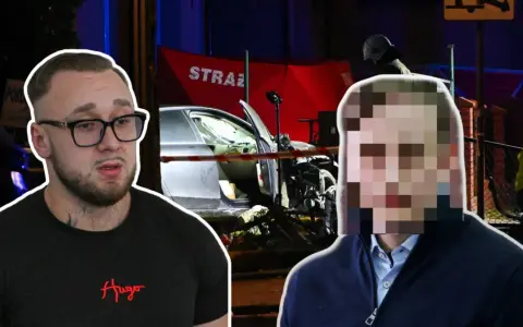 Mężczyzna w okularach i z tatuażami na szyi obok zniszczonego auta i strażaków. Scena sugeruje wypadek, za który można dostać dożywocie.
