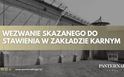 Wezwanie skazanego do stawienia w zakładzie karnym, zgodnie z art. 79 kkw. Widok murów więziennych i wieżyczki strażniczej.