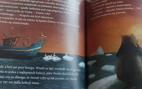 Ilustracja z książki: statek rybacki na morzu, pingwiny na lodzie, niedźwiedź patrzący na zachód słońca.