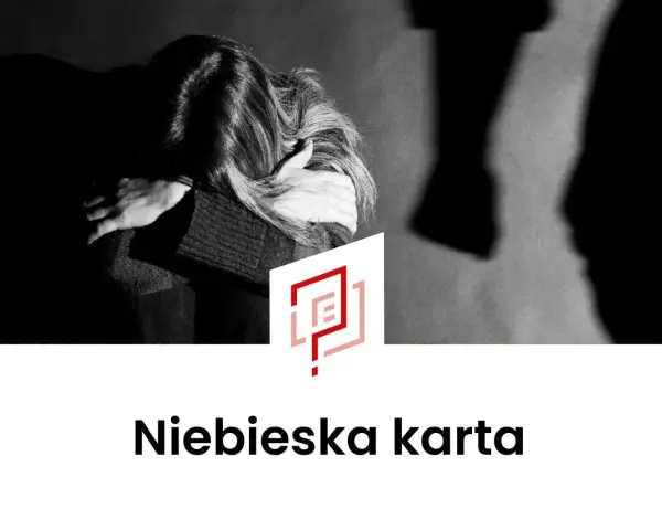 Ciemna sylwetka osoby pochylonej, w cieniu stoi druga postać. Pod spodem napis "Niebieska karta".