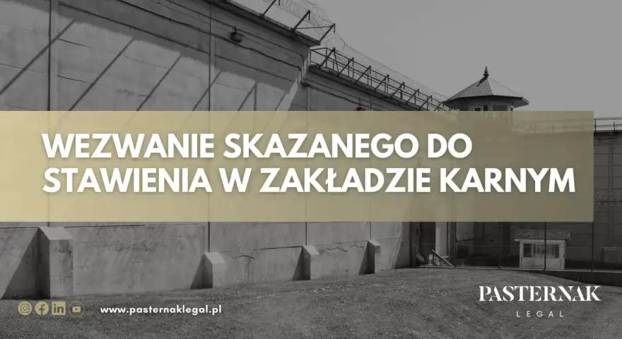 Wezwanie skazanego do stawienia w zakładzie karnym, zgodnie z art. 79 kkw. Widok murów więziennych i wieżyczki strażniczej.