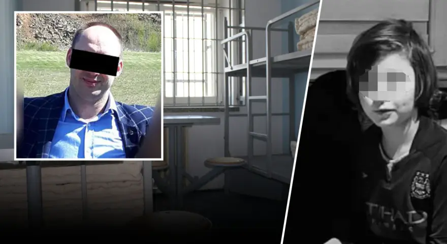 Mężczyzna w kratkę i dziecko w czarnej koszulce. W tle cela więzienna z łóżkiem piętrowym i kratami.